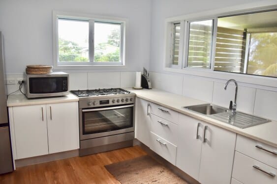 Big kitchen with dishwasher and 900mm oven